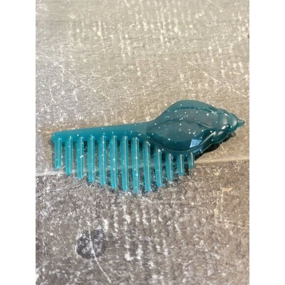 Mini green conch shell glitter doll accessory toy figure - Picture 1 of 3